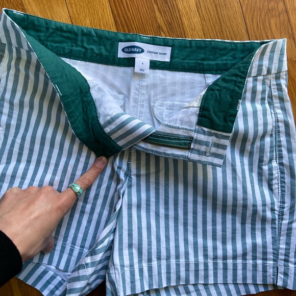 Old Navy everyday short green/white stripe size 4. - Picture 4 of 6